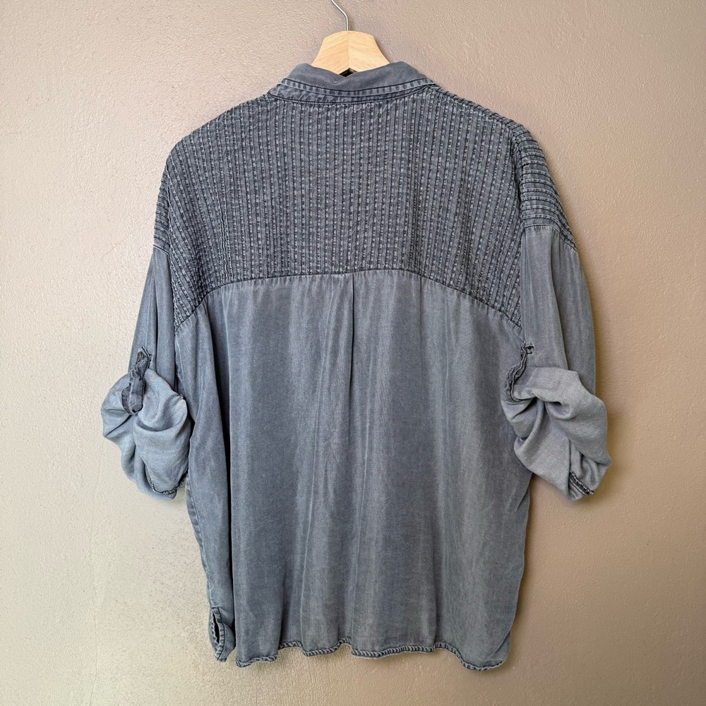 Lovestich Women’s Button Down Distressed Gray Top Size XL Pin-tuck Pleating - Picture 13 of 15
